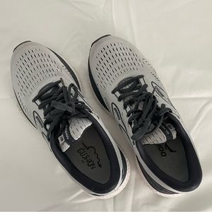 Women’s Brooks Glycerin 19, size 10